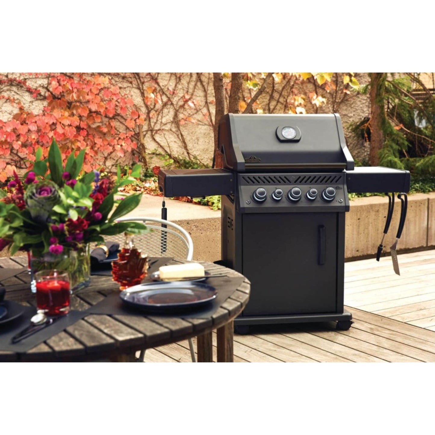 Napoleon Phantom Rogue® SE 425 RSIB with Infrared Rear and Side Burners