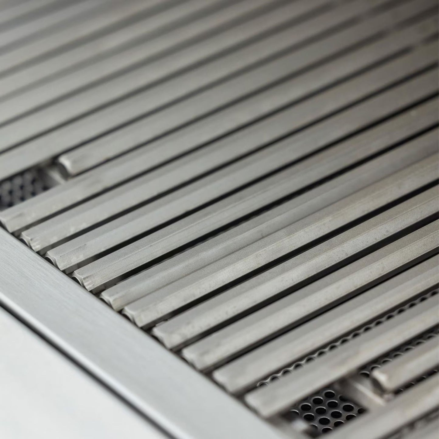 Blaze LTE PRO 32-Inch 4-Burner Built-in Gas Grill w/ Digital Temperature Screen & Rear Infrared Burner